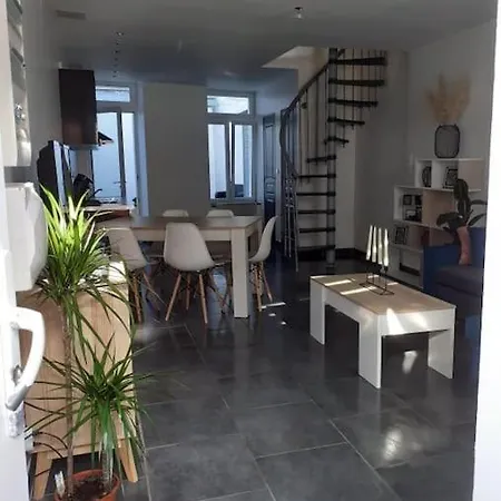 Petite Maison De L'ancien Rivage דירה